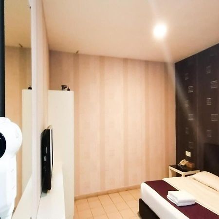 Biz Hotel Batu Pahat Εξωτερικό φωτογραφία