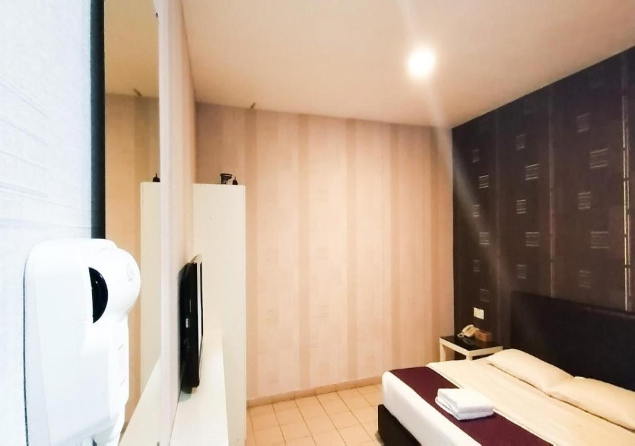 Biz Hotel Batu Pahat Εξωτερικό φωτογραφία